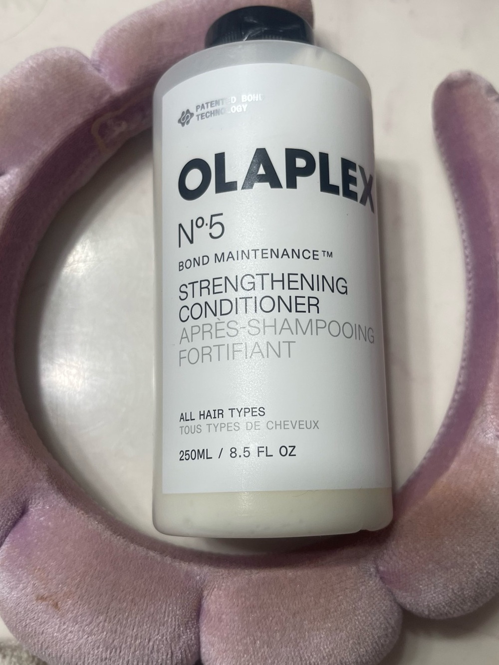 OLAPLEX No.5 Strengthening Conditioner — White with Black Cap